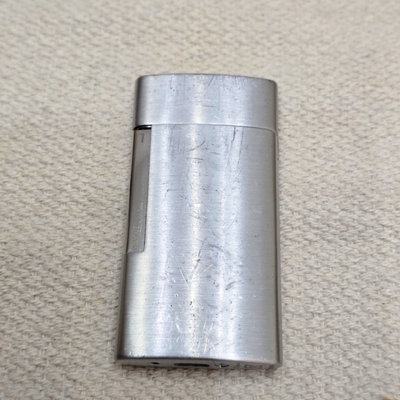 S.T. Dupont E-Slim Lighter Brushed Chrome - Picture 2 of 4